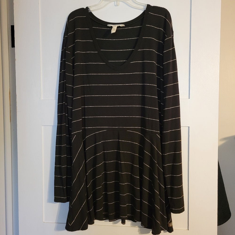 Black and gold striped peplum tee